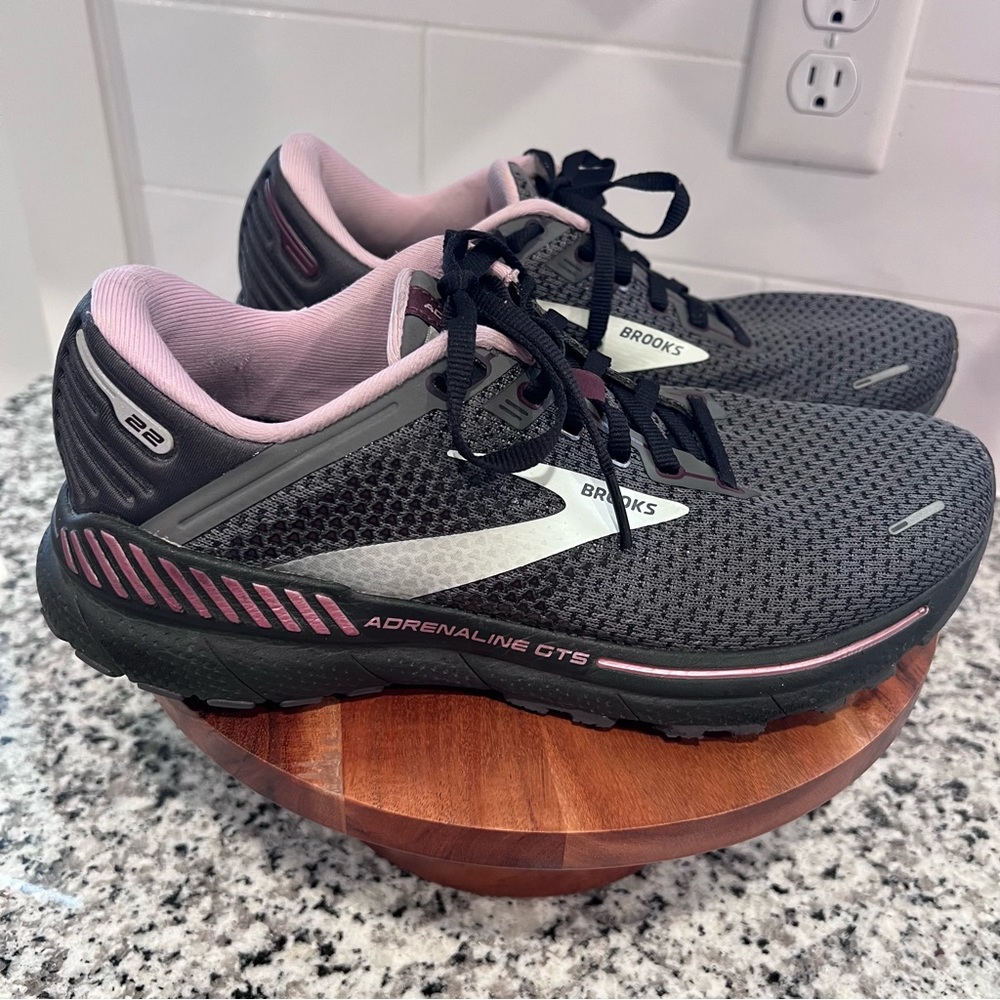 Brooks Adrenaline GTS 22 Womens 9 Limited Edition Pearl Black Metallic Running